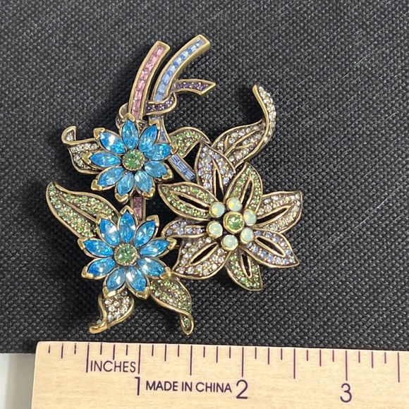 Heidi Daus Brooch Blue Flowers Signed Pin Forget Me Not Bouquet Crystals - Picture 14 of 14
